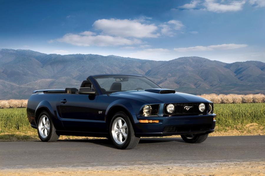  Ford Mustang GT Convertible 2005 года  (фото 8 из 44)